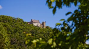 Außenansicht Schloss Weitenburg vom Tal aus, (c) Schloss Weitenburg, Starzach