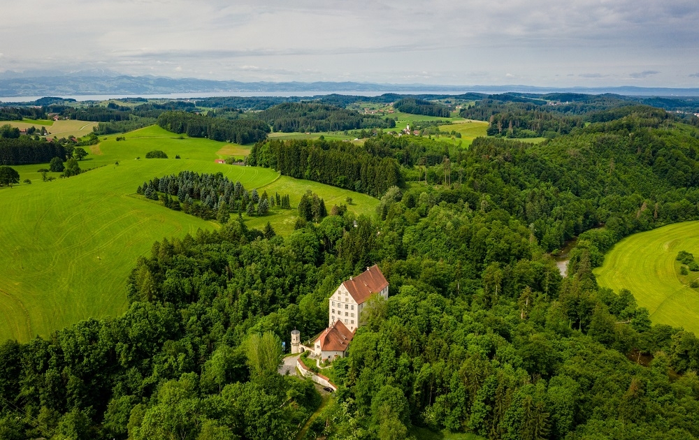 Luftaufnahme von Schloss Achberg