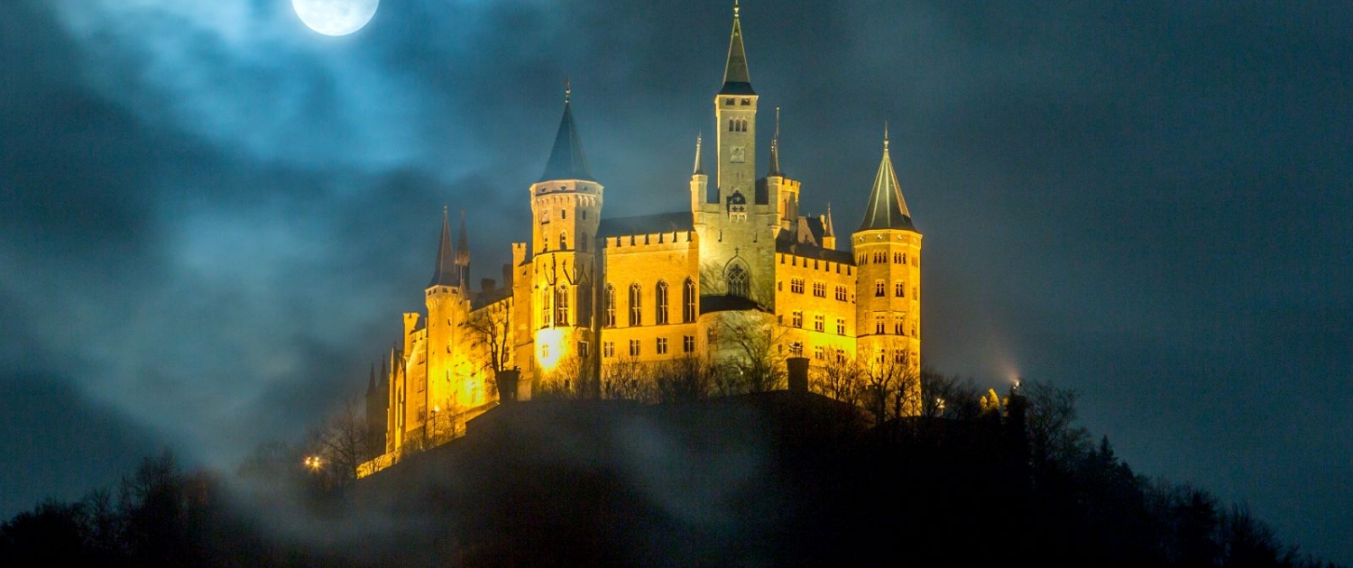 Burg Hohenzollern bei Vollmond